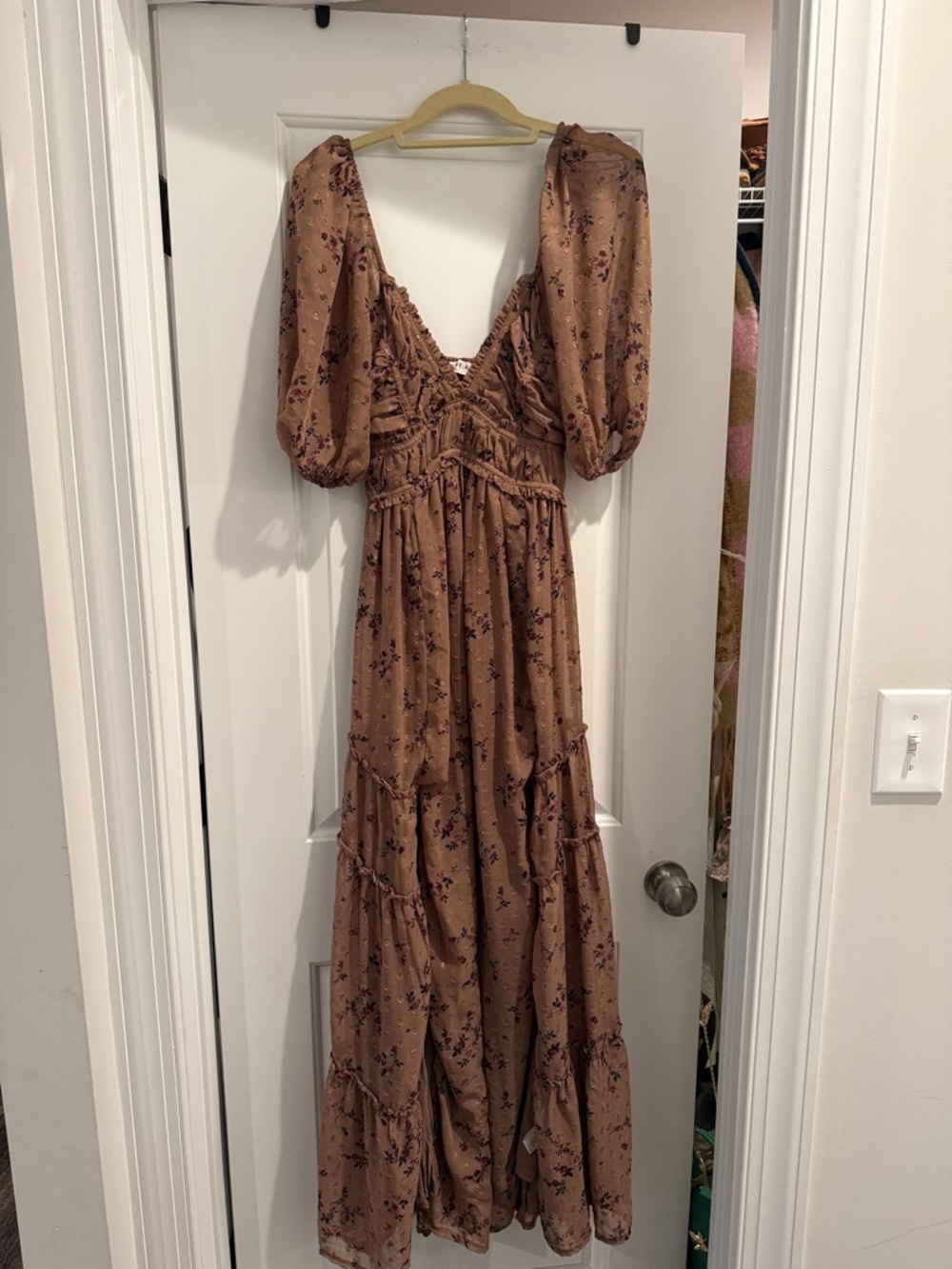 Storia Brown Floral Puff-Sleeve Maxi Dress